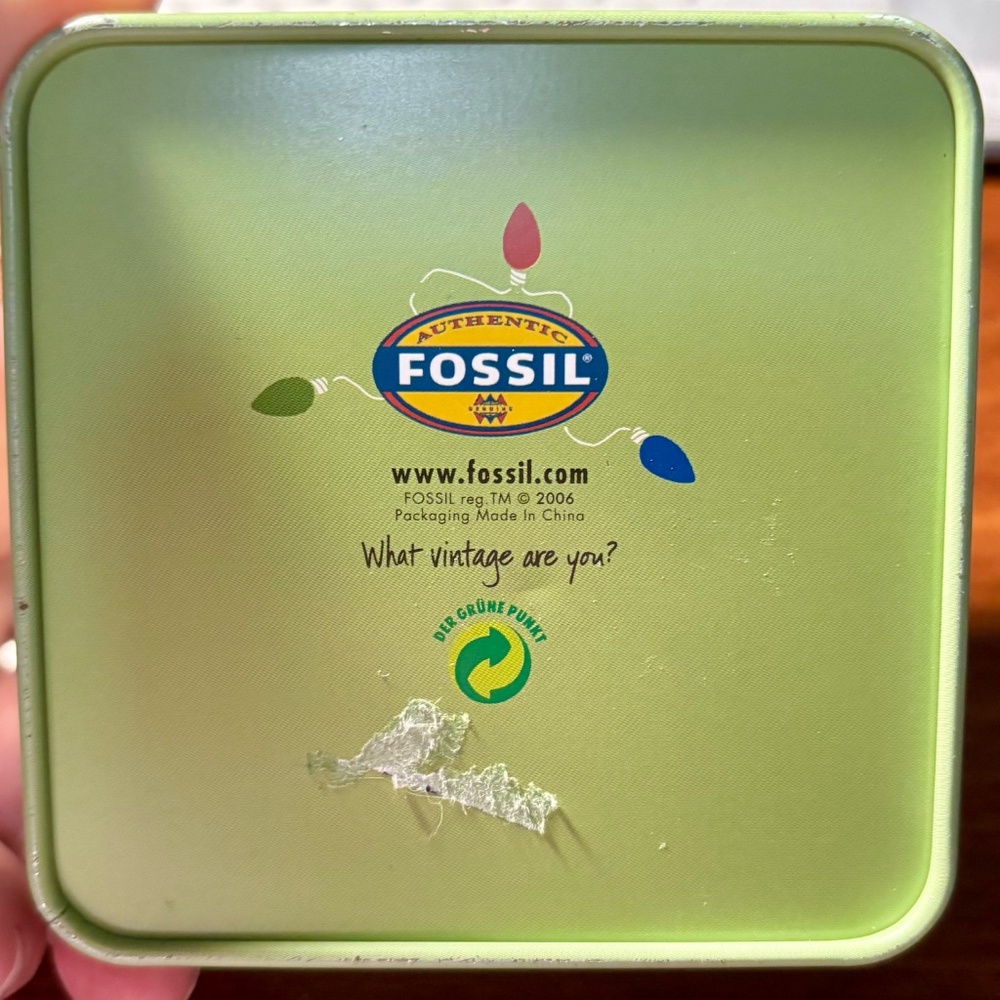 FOSSIL Christmas Metal Box - Picture 3 of 7